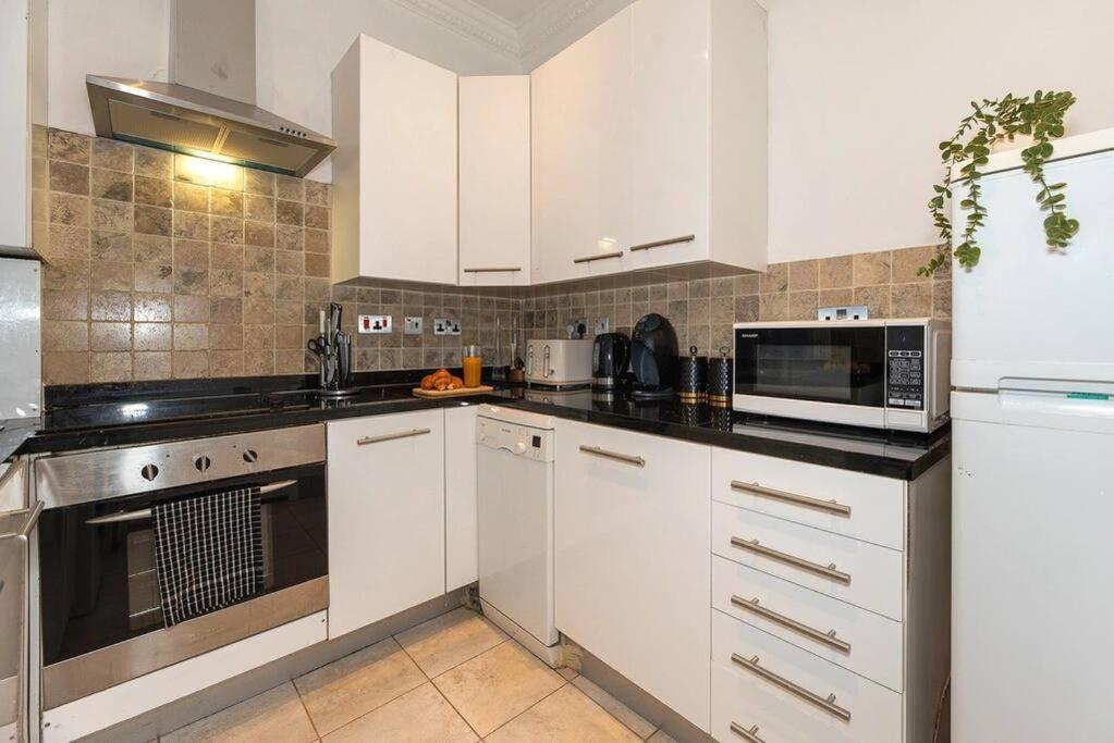 Discover London Central 2 Bedroom In Kensington Exteriör bild