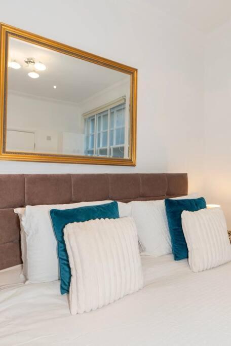 Discover London Central 2 Bedroom In Kensington Exteriör bild
